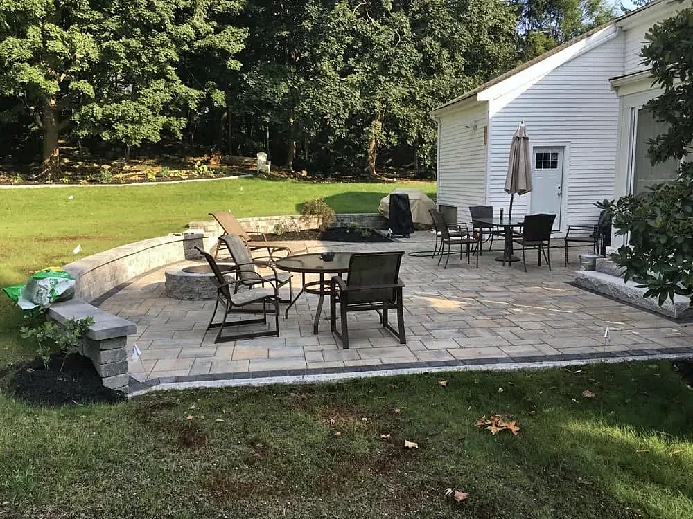 Curved seat wall and fire pit patio by Gerrior Masonry