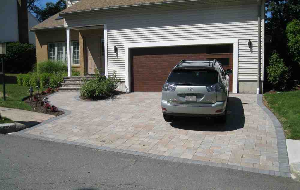 Step-by-Step to Adding Edging Pavers to Your Driveway